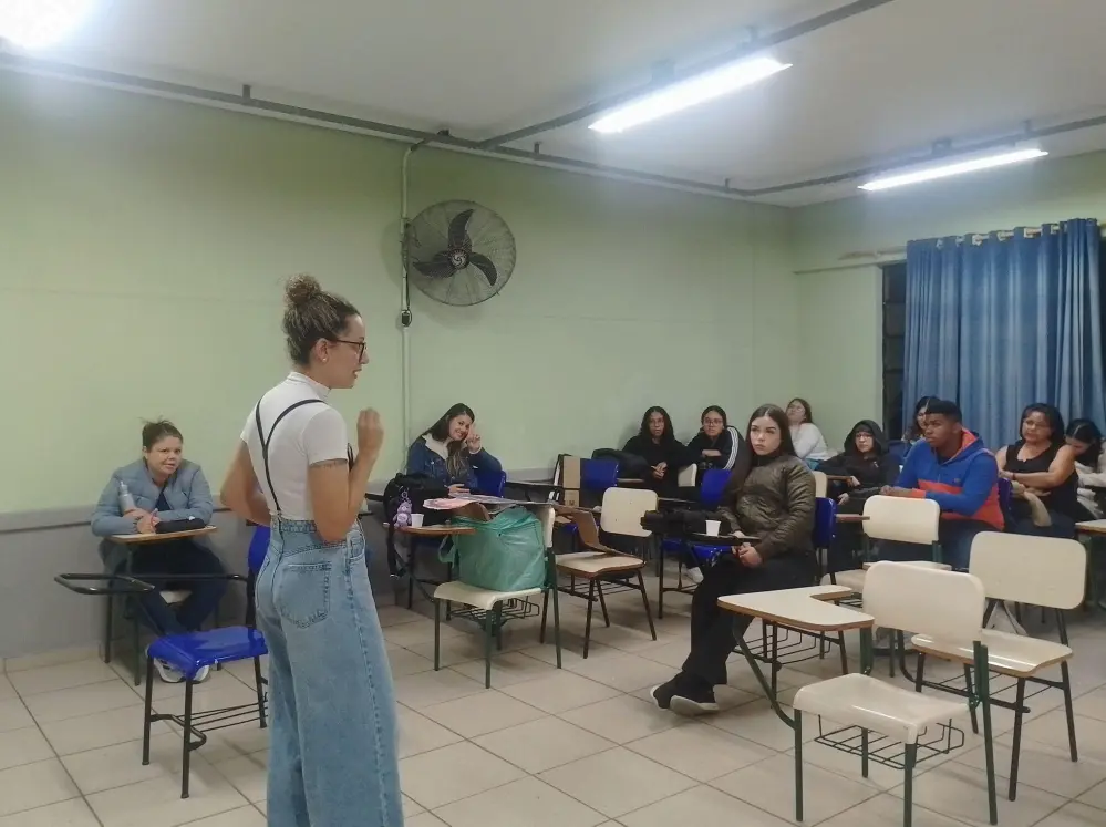 Palestra A educação tecnocrata e a alienação dos jovens